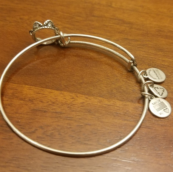 Alex and Ani Jewelry - Alex and Ani "Queen's Crown" Bracelet Alex and Ani Jewelry - Alex and Ani "Queen's Crown" Bracelet